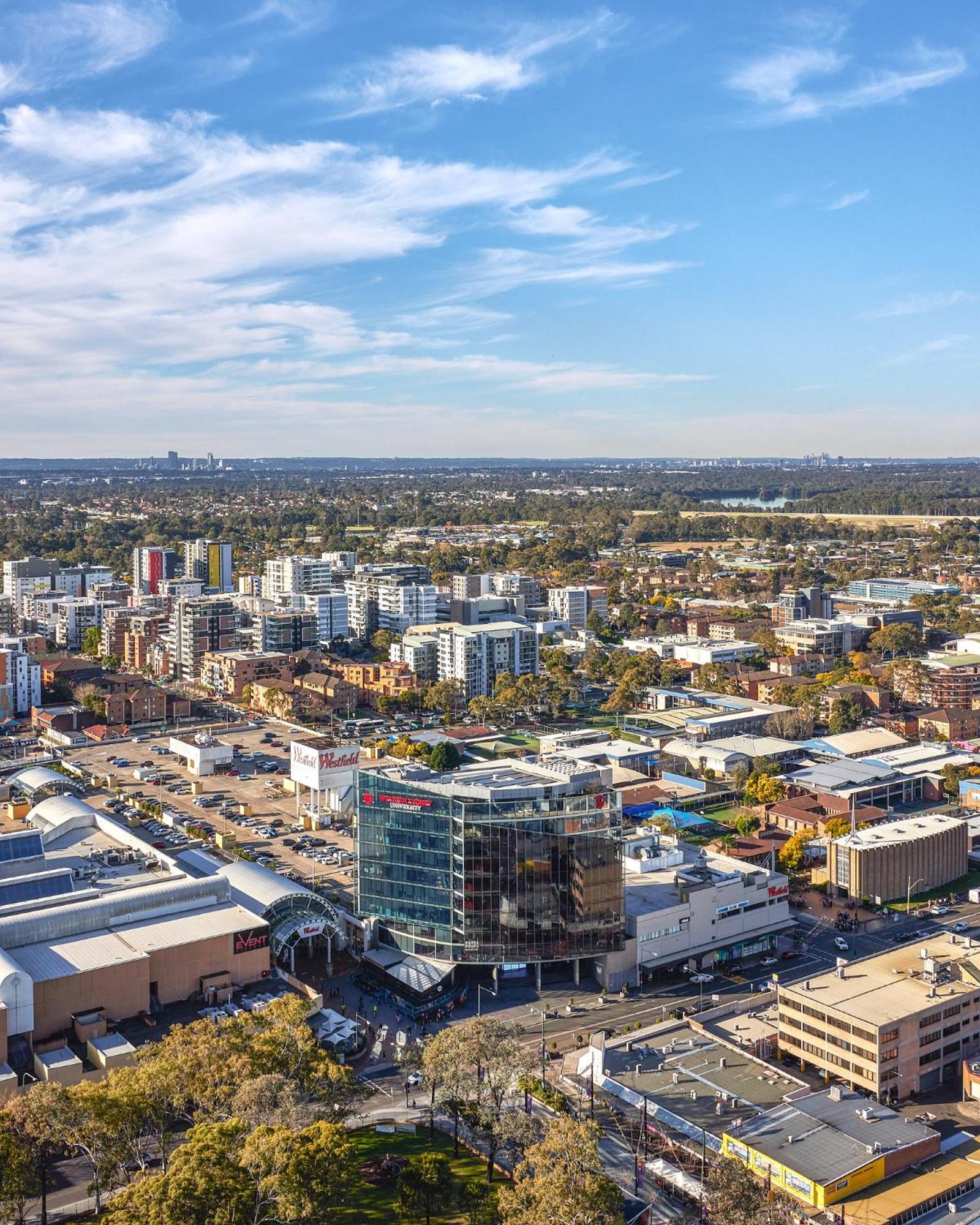 Meriton Suites Liverpool Exterior foto Aerial view of the suburb